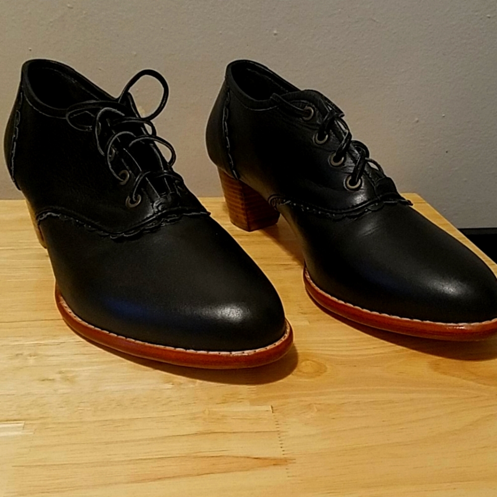 Bali ELF Lace Oxford Heels Size 12